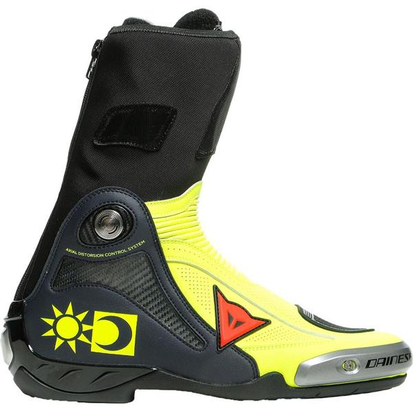 DAINESE-bottes-axial-d1-replica-valentino-image-126518903-cover-1