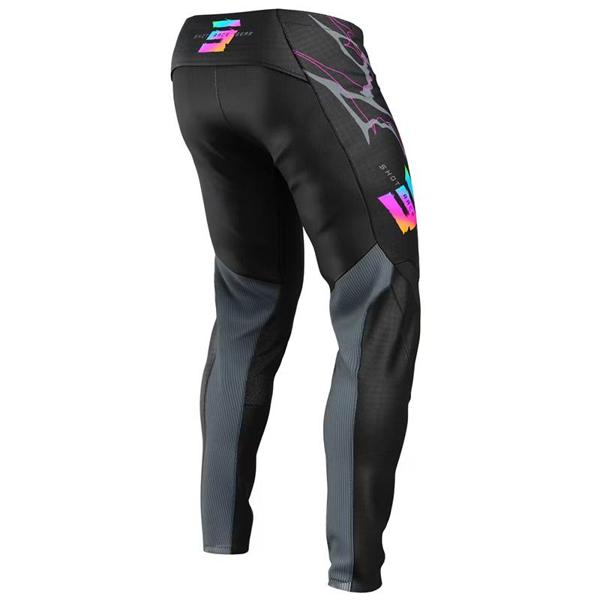 SHOT-pantalon-cross-contact-rac-image-152731574-cover-1