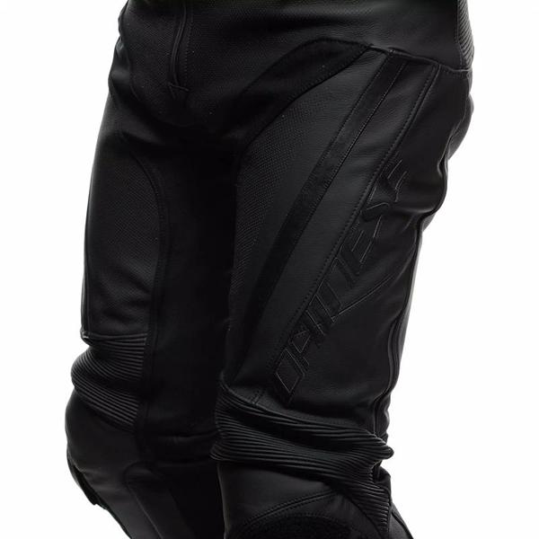 DAINESE-pantalon-delta-4-perf-taille-shorttall-image-125977622-cover-2