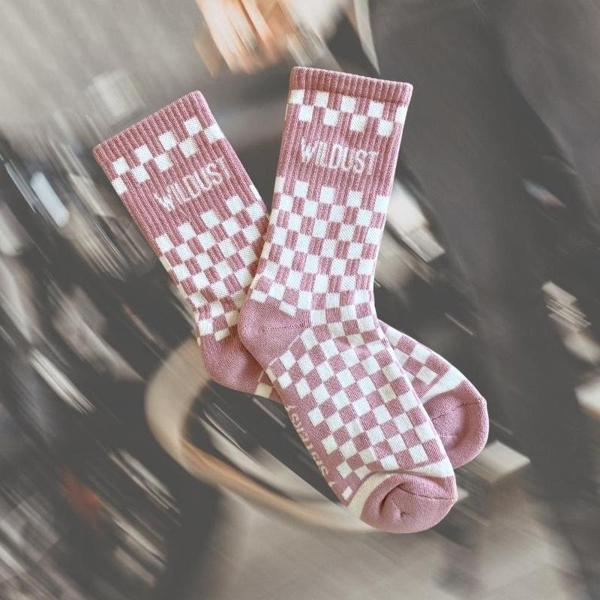 WILDUSTSISTERS-chaussettes-chekerboard-damier-pink-image-132143607-cover-2