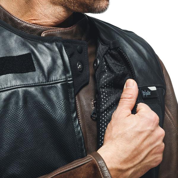 DAINESE-gilet-airbag-smart-jacket-leather-image-115047545-cover-2