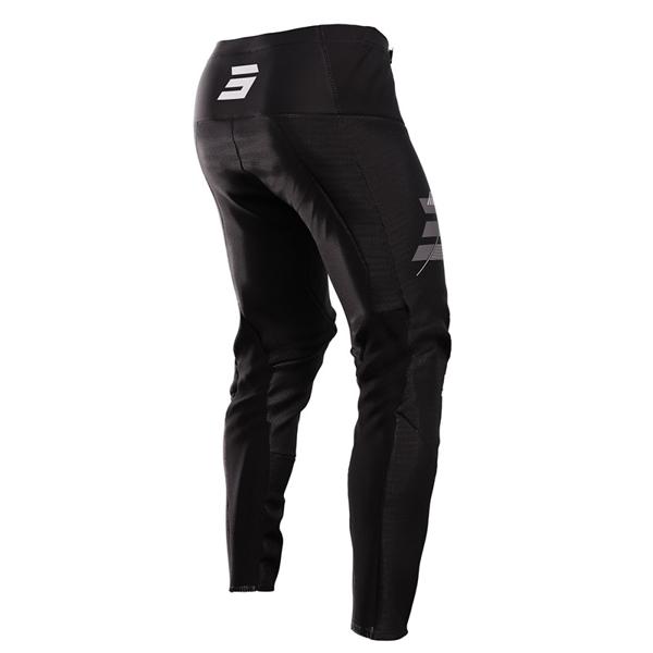 SHOT-pantalon-cross-contact-speck-image-72450651-cover-1