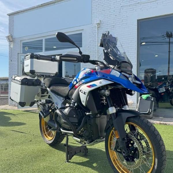 GPRTECH-top-case-kit-triptyque-alu-top-case-valises-lat-support-bmw-r-1300-gs-2023-2025-image-130439395-cover-1