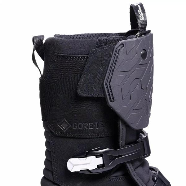 DAINESE-bottes-overyond-xt-gore-tex-image-148661540-cover-1