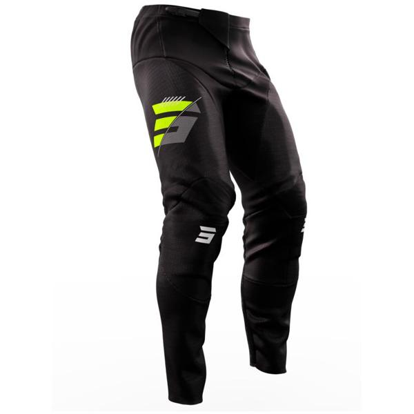 SHOT-pantalon-cross-contact-speck-image-56181504-cover-1