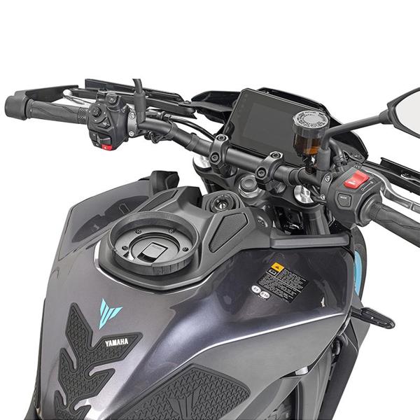 GIVI-bride-tanklock-yamaha-mt09-24-image-119586215-cover-0
