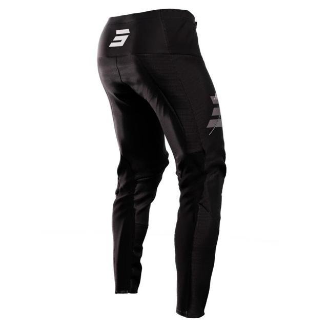 SHOT-pantalon-cross-contact-speck-image-56208778-cover-2
