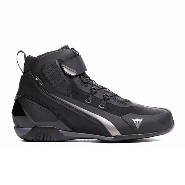 DAINESE-baskets-herian-d-wp-image-132143991-cover-1
