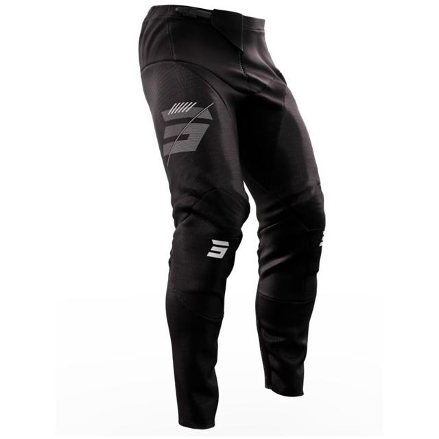 SHOT-pantalon-cross-contact-speck-image-56208756-cover-1