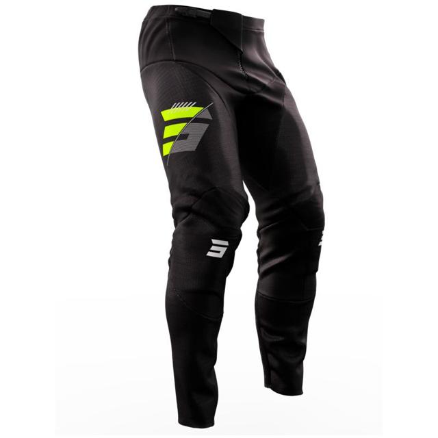 SHOT-pantalon-cross-contact-speck-image-56208763-cover-1
