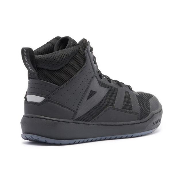 DAINESE-baskets-suburb-air-image-97337634-cover-1