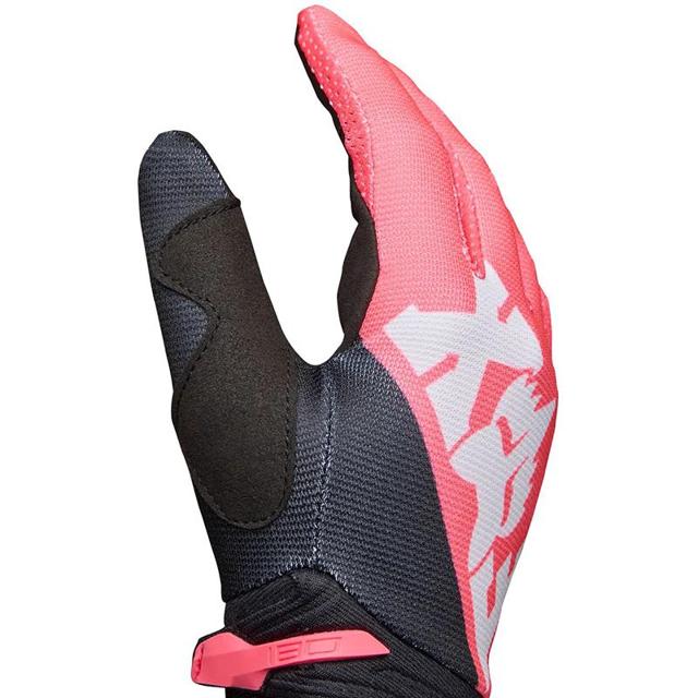 FOX-gants-cross-180-raid-woman-image-155596112-cover-2
