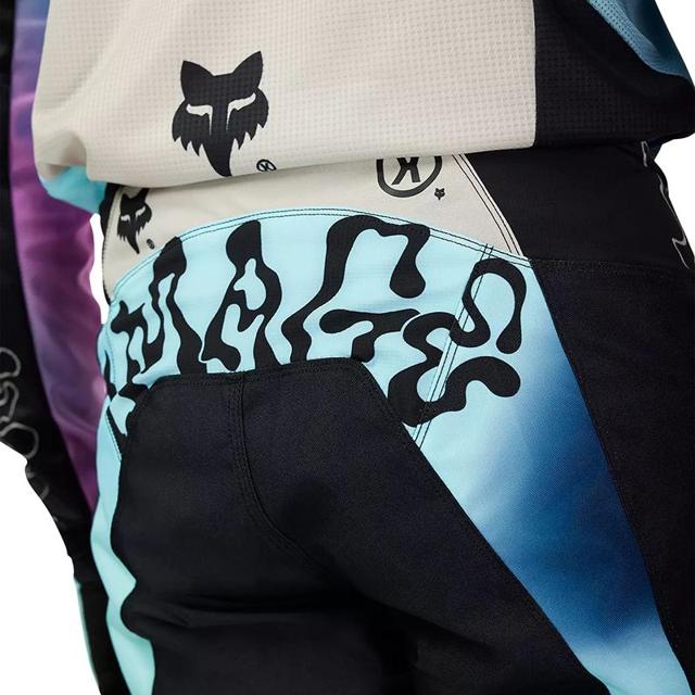 FOX-pantalon-cross-180-hello-future-image-136620813-cover-2