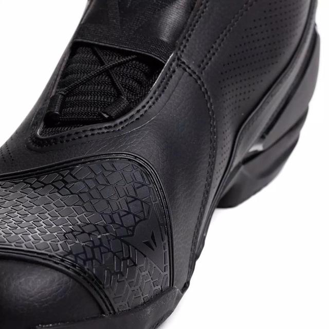 DAINESE-baskets-superya-image-136620982-cover-2