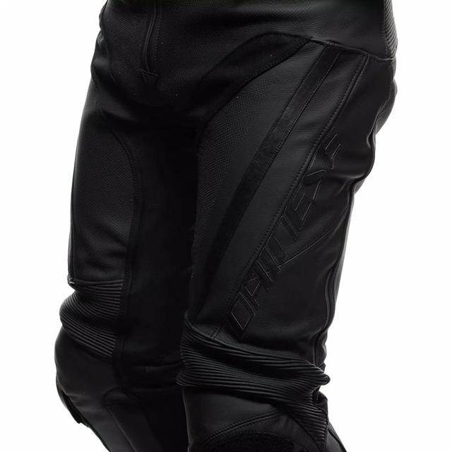 DAINESE-pantalon-delta-4-perf-taille-shorttall-image-124561623-cover-2