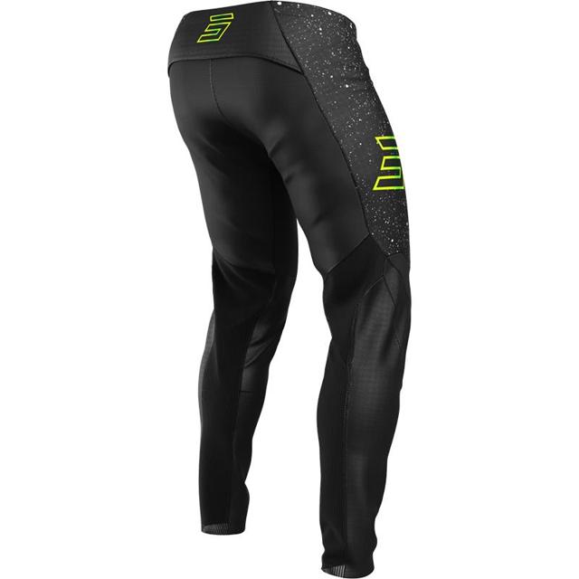 SHOT-pantalon-cross-contact-art-image-134702249-cover-1