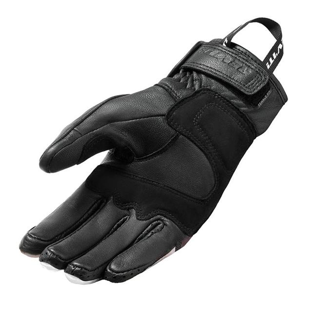 REVIT-gants-redhill-lady-image-97336657-cover-1