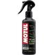 MOTUL-nettoyant-m1-helmet-visor-clean-image-148584072-thumbnail-0